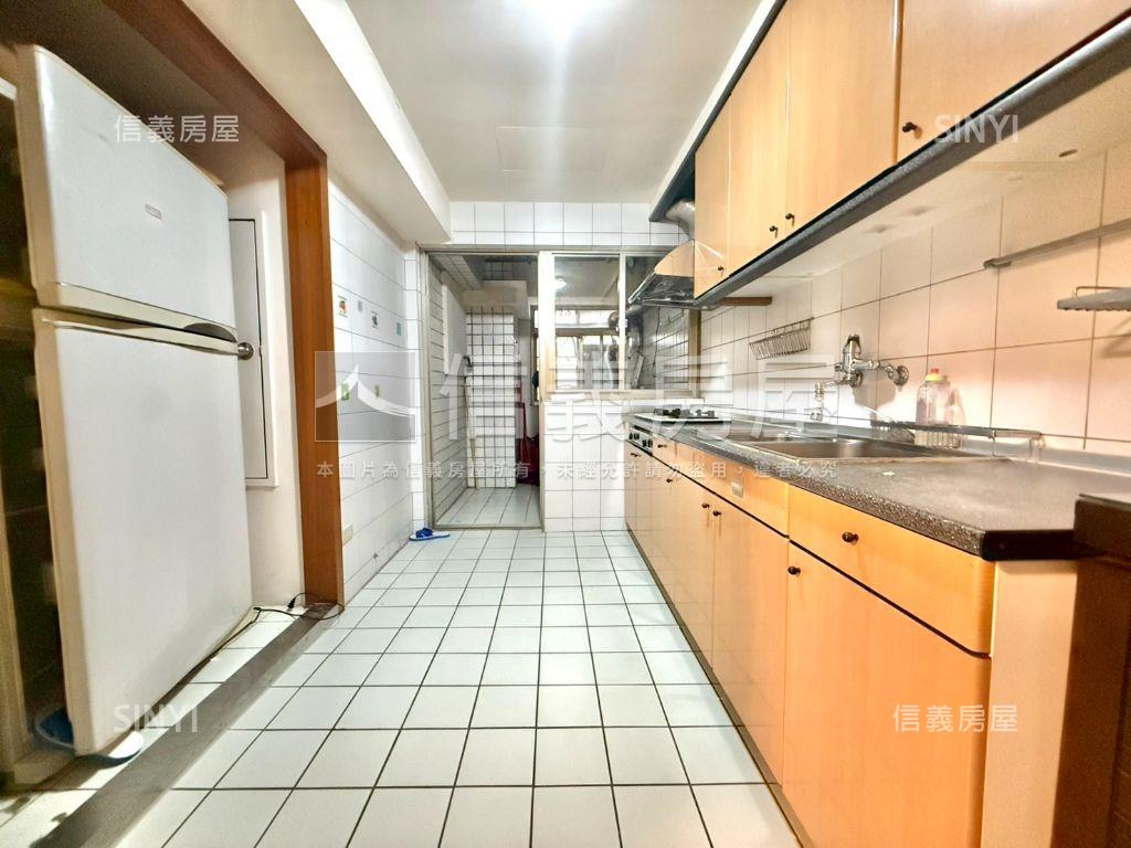 茄苳華城方正三房車位房屋室內格局與周邊環境