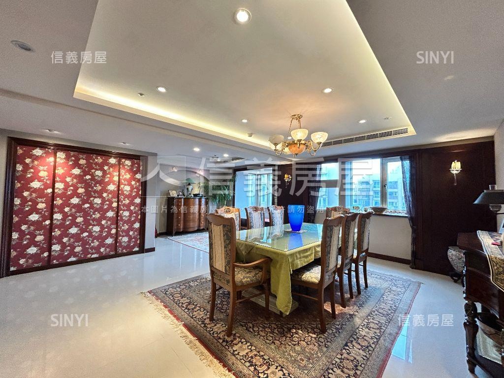 日月光雲頂樓中樓雙車位房屋室內格局與周邊環境