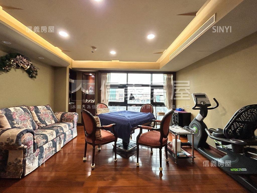 日月光雲頂樓中樓雙車位房屋室內格局與周邊環境