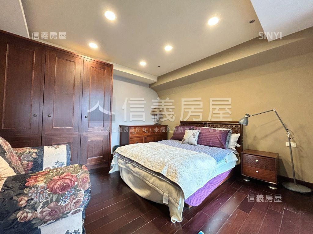 日月光雲頂樓中樓雙車位房屋室內格局與周邊環境