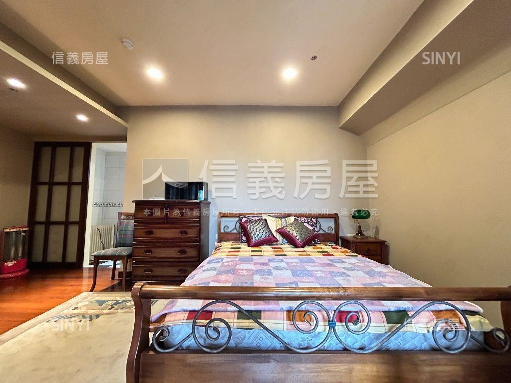 日月光雲頂樓中樓雙車位房屋室內格局與周邊環境