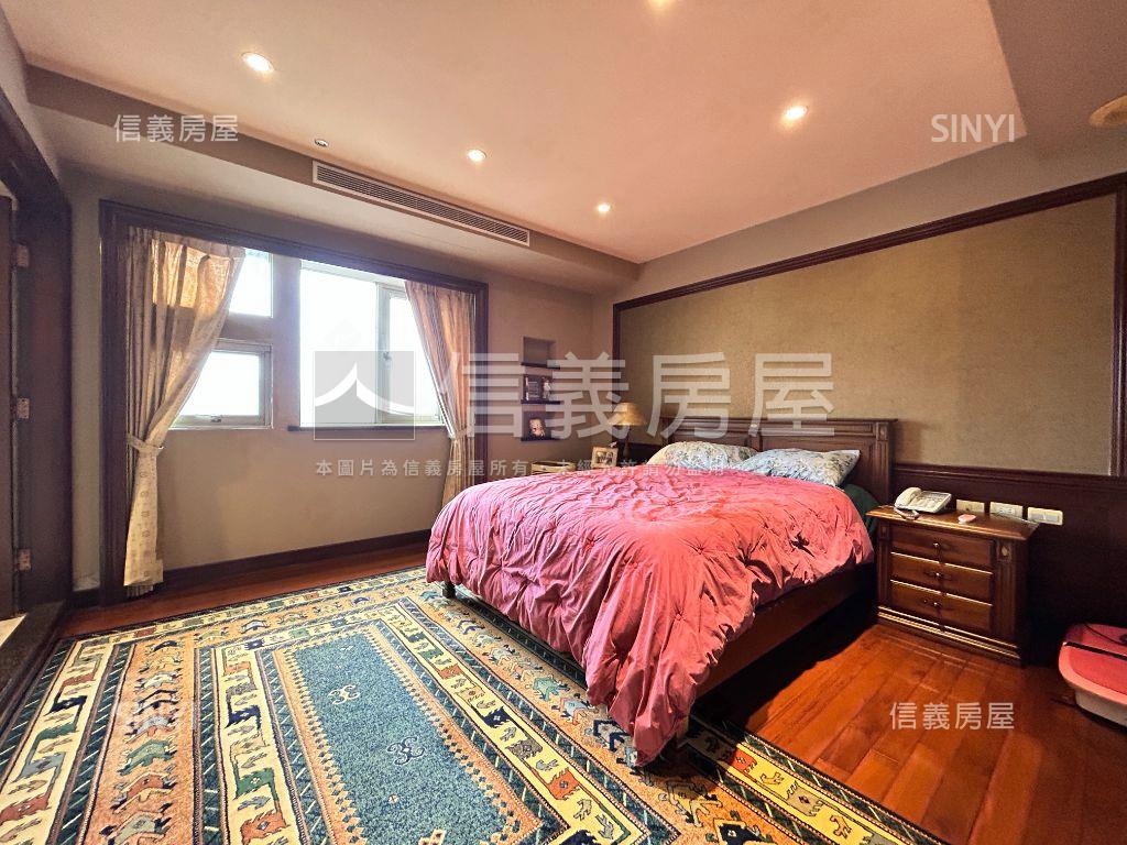 日月光雲頂樓中樓雙車位房屋室內格局與周邊環境