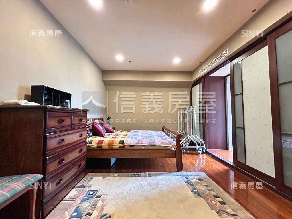 日月光雲頂樓中樓雙車位房屋室內格局與周邊環境