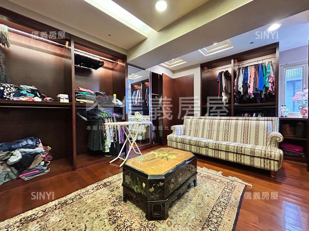 日月光雲頂樓中樓雙車位房屋室內格局與周邊環境