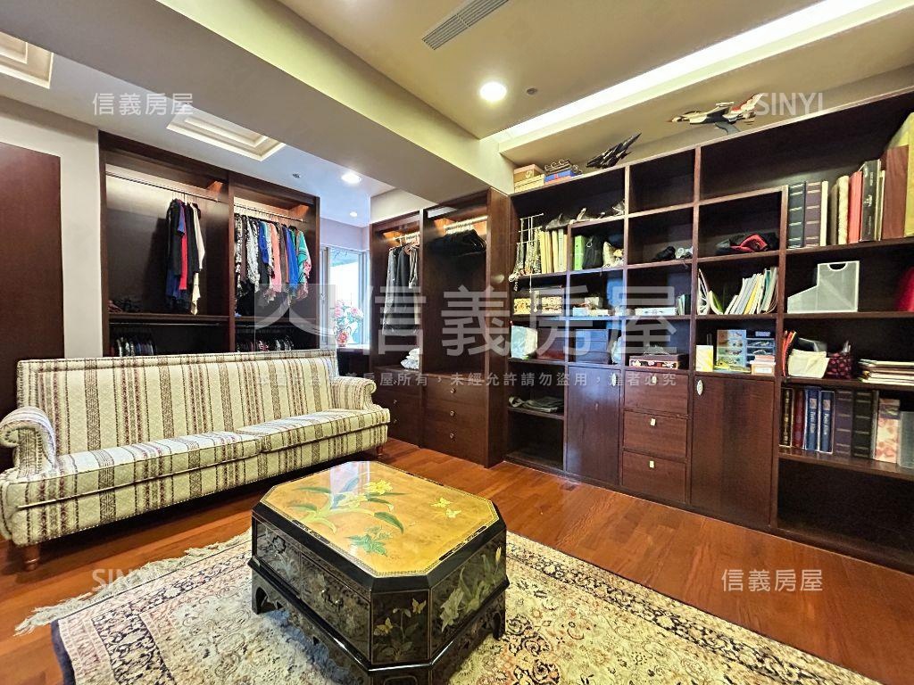 日月光雲頂樓中樓雙車位房屋室內格局與周邊環境