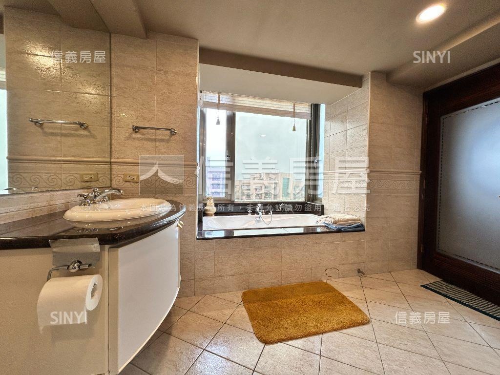 日月光雲頂樓中樓雙車位房屋室內格局與周邊環境