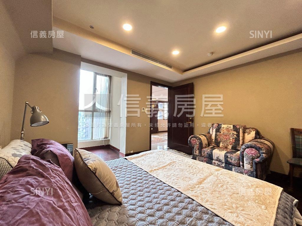 日月光雲頂樓中樓雙車位房屋室內格局與周邊環境