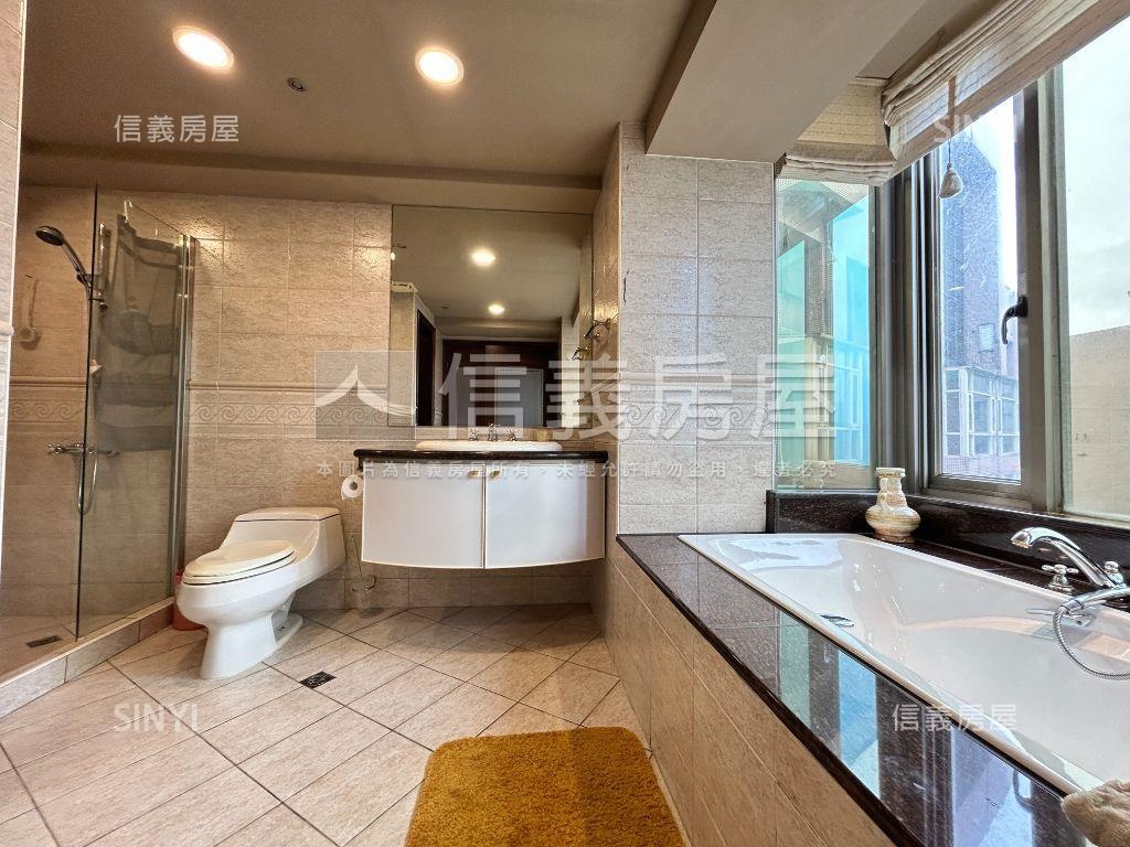 日月光雲頂樓中樓雙車位房屋室內格局與周邊環境