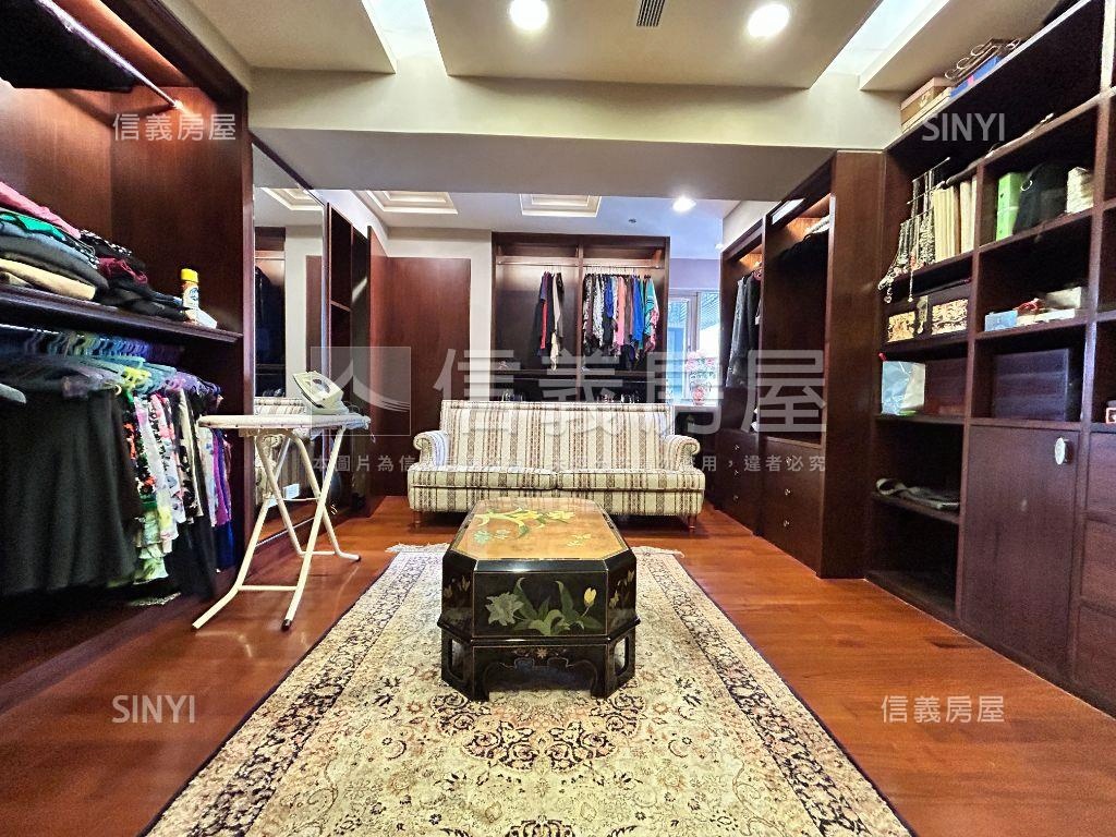 日月光雲頂樓中樓雙車位房屋室內格局與周邊環境