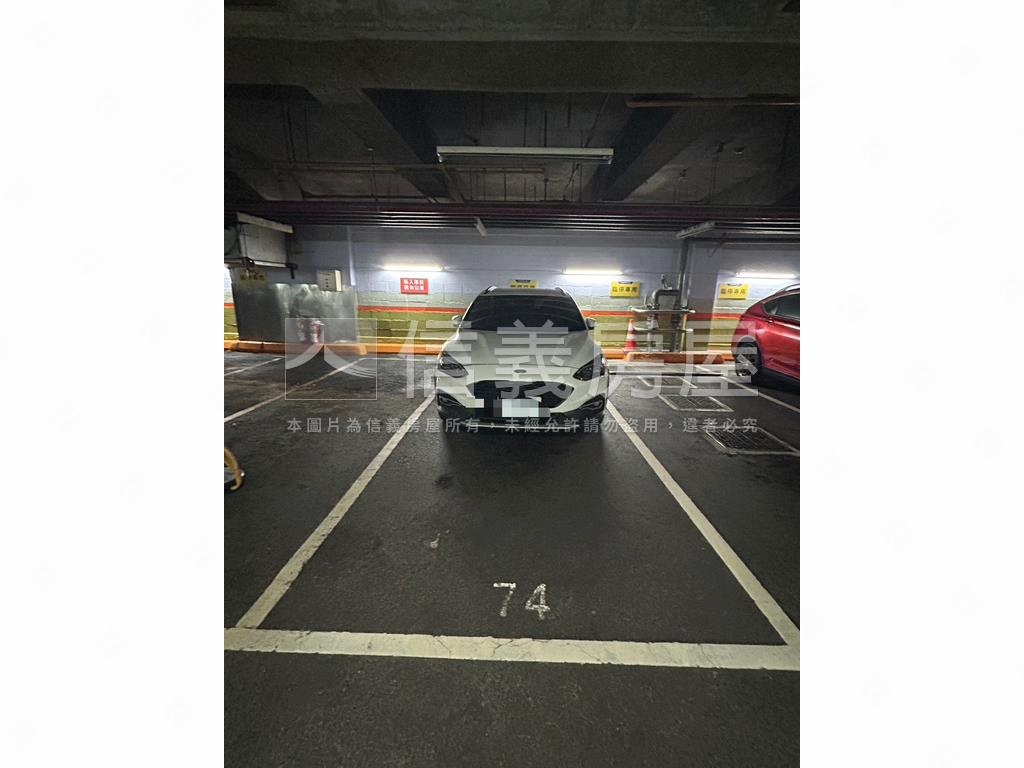 國家企業大樓坡道平面車位房屋室內格局與周邊環境