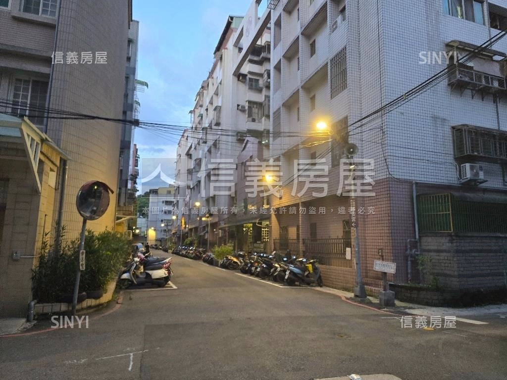 電梯華廈。平面車位。圓夢房屋室內格局與周邊環境