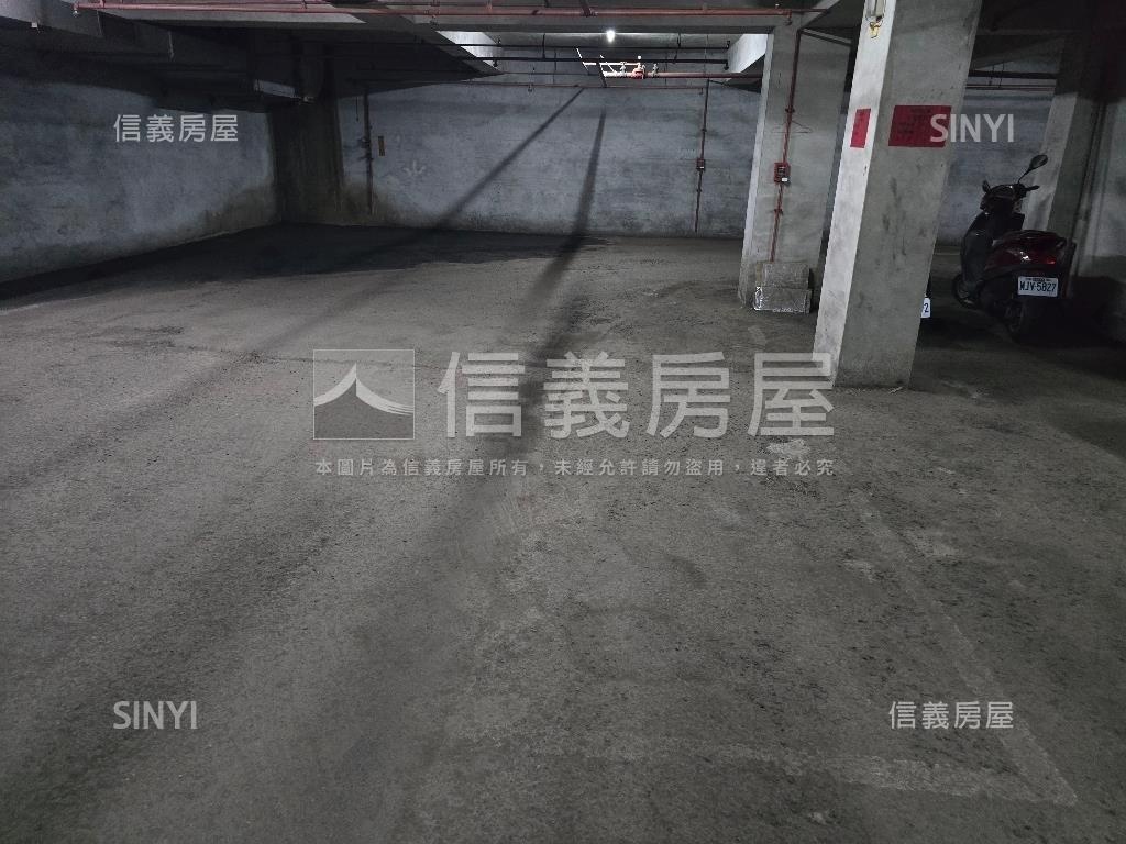電梯華廈。平面車位。圓夢房屋室內格局與周邊環境