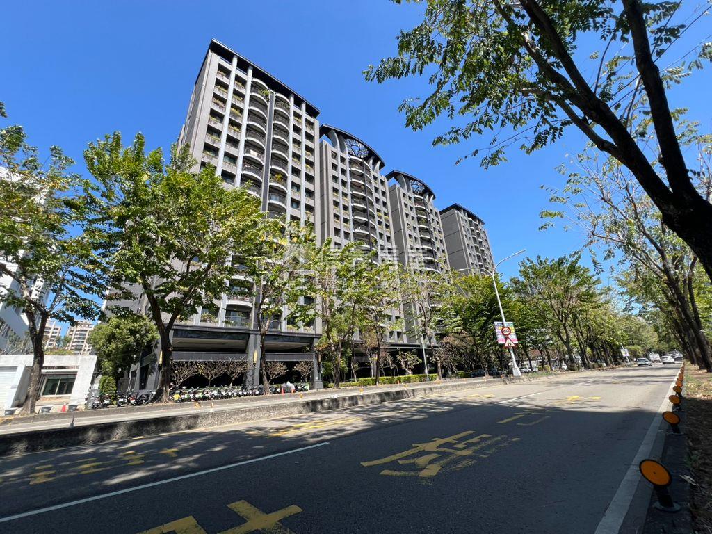 ⭐惠宇原山悠美四房車位⭐房屋室內格局與周邊環境