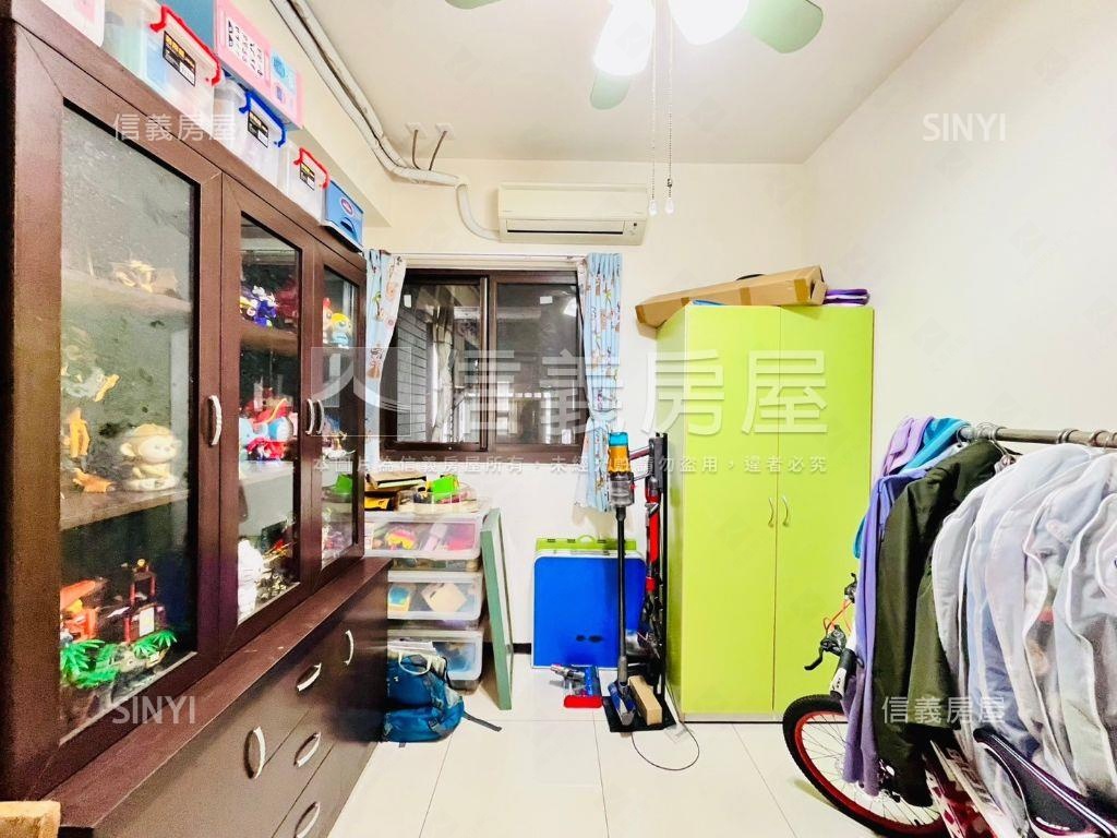 降價案！彩虹城２四房平車房屋室內格局與周邊環境