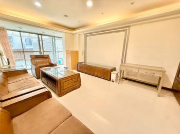 興隆國小潤泰美景邊間一樓