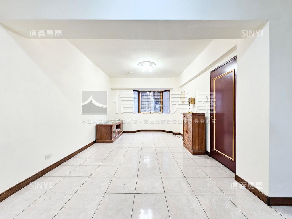 龍岡華廈三房車位房屋室內格局與周邊環境