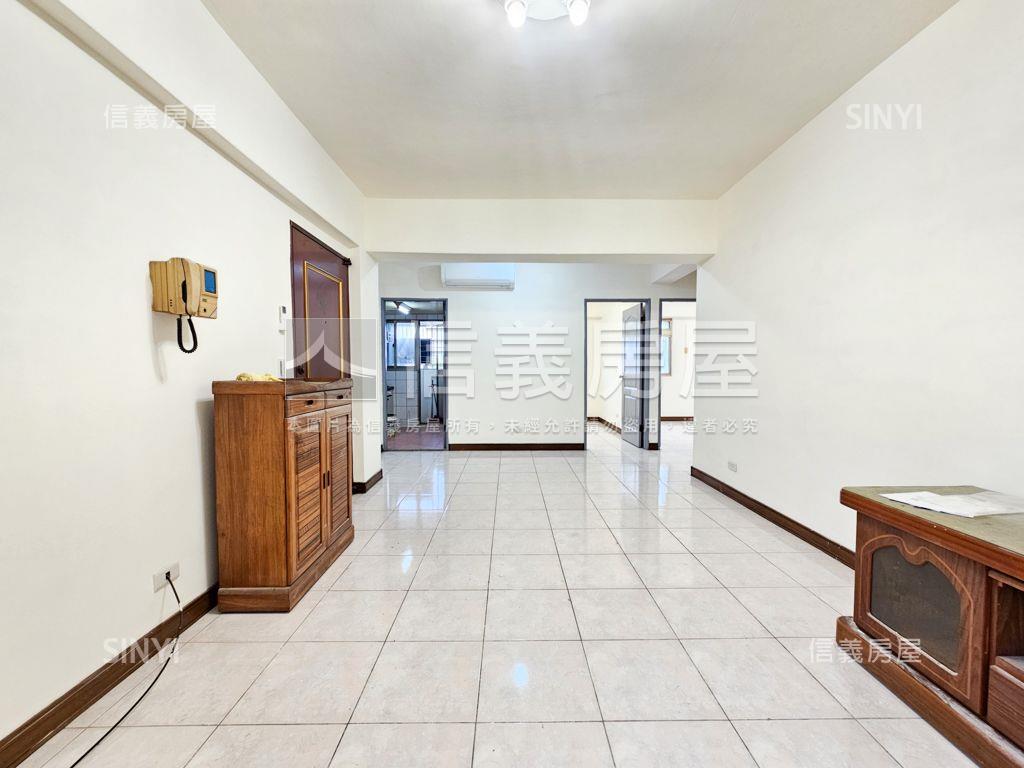 龍岡華廈三房車位房屋室內格局與周邊環境