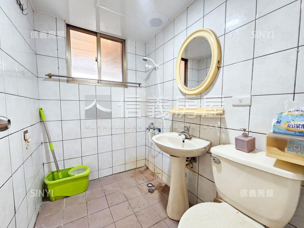 龍岡華廈三房車位房屋室內格局與周邊環境