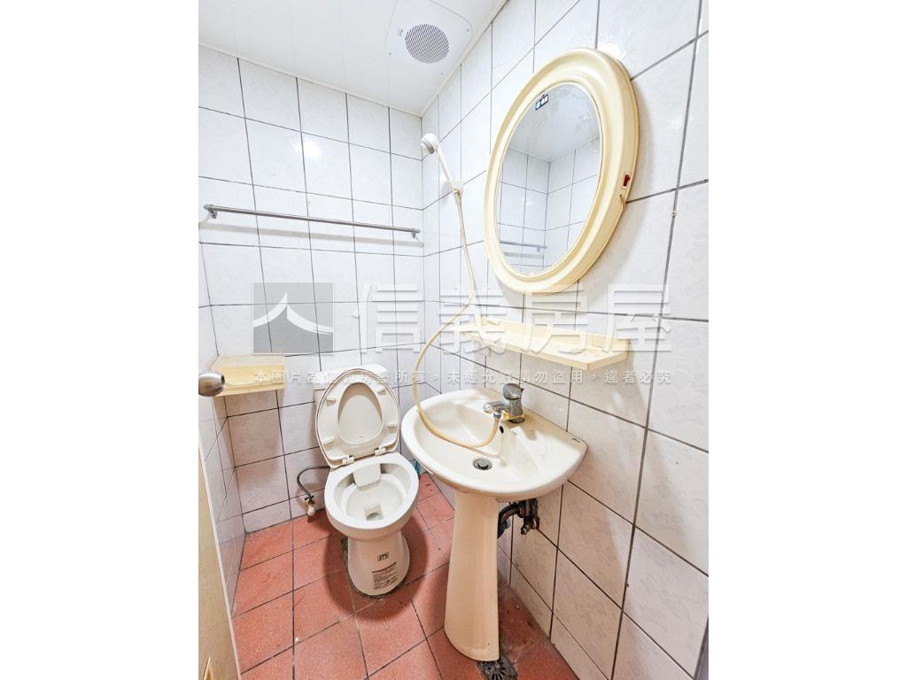 龍岡華廈三房車位房屋室內格局與周邊環境