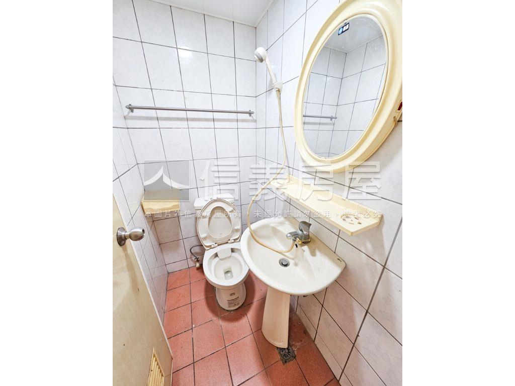 龍岡華廈三房車位房屋室內格局與周邊環境