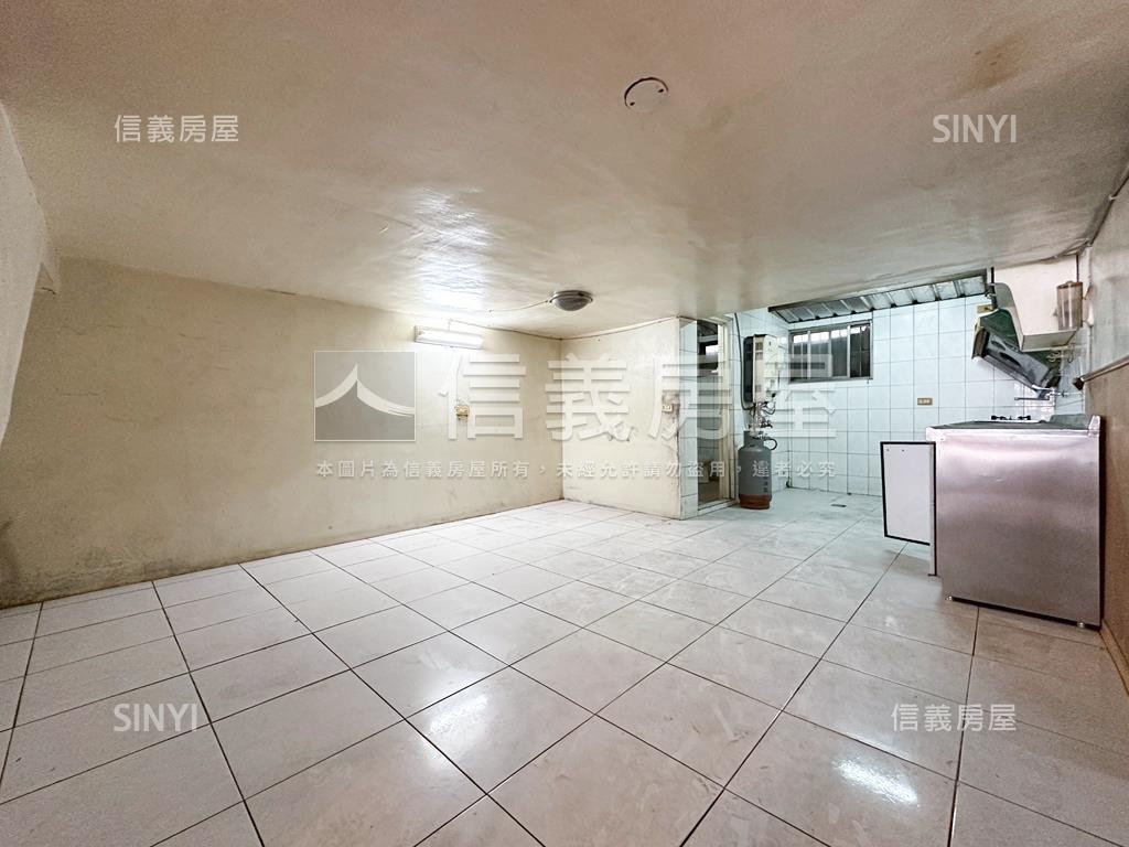 巨蛋至真路透店房屋室內格局與周邊環境