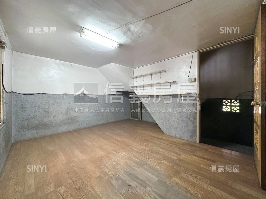 巨蛋至真路透店房屋室內格局與周邊環境