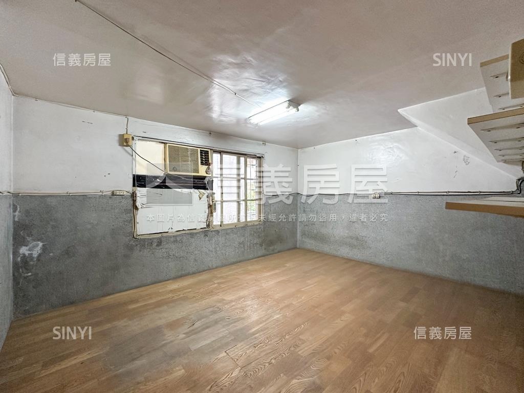 巨蛋至真路透店房屋室內格局與周邊環境