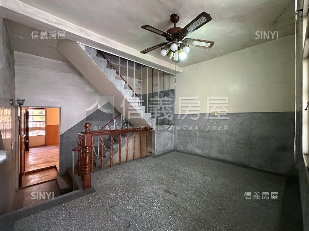 巨蛋至真路透店房屋室內格局與周邊環境