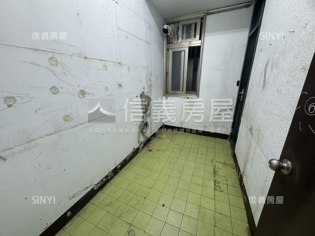 龍江稀有一樓店辦房屋室內格局與周邊環境