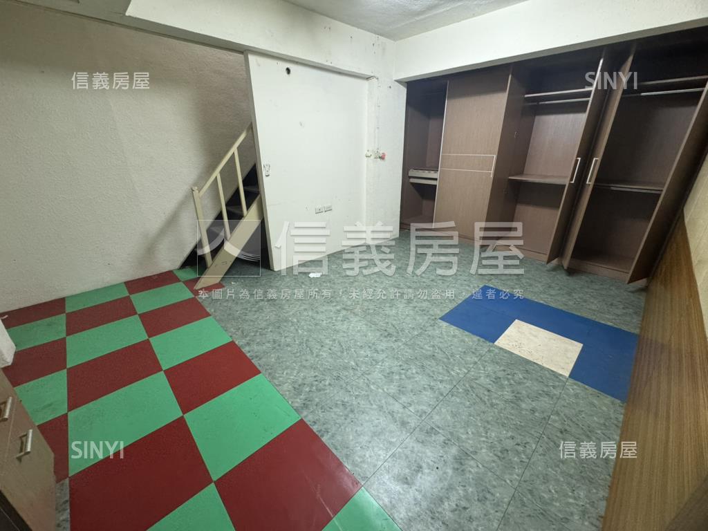 龍江稀有一樓店辦房屋室內格局與周邊環境