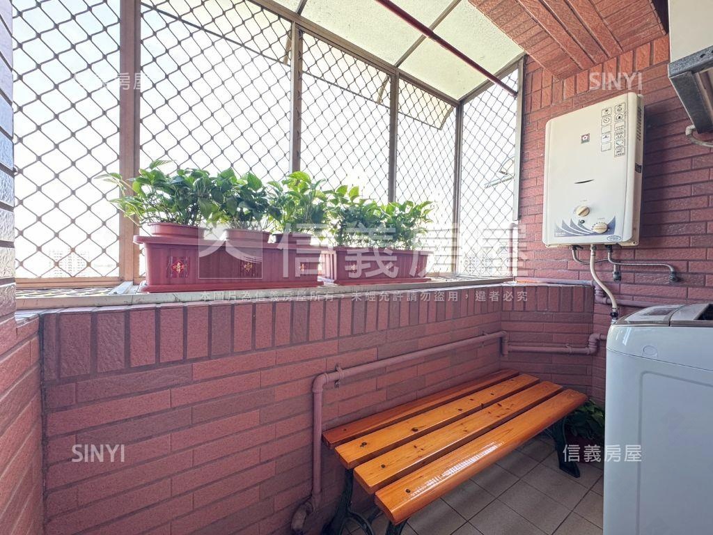 高鐵高樓景觀雙衛開窗二房房屋室內格局與周邊環境