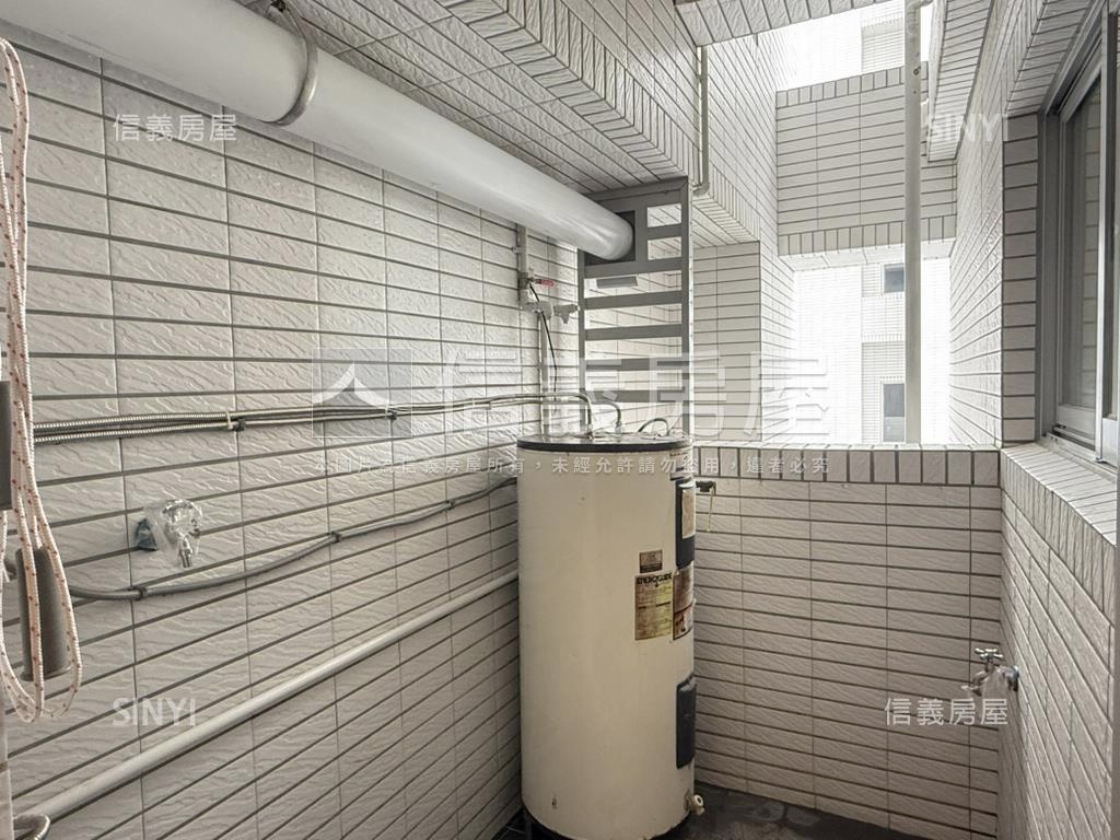 輕奢水舞川河景平車房屋室內格局與周邊環境