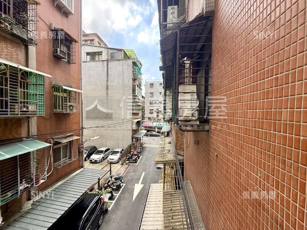 五年一遇公寓活巷三樓房屋室內格局與周邊環境