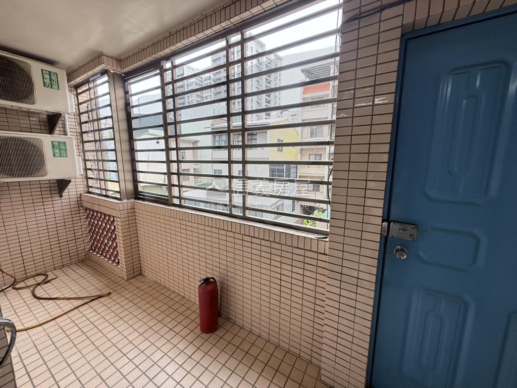 國泰東區朝南３房美寓房屋室內格局與周邊環境