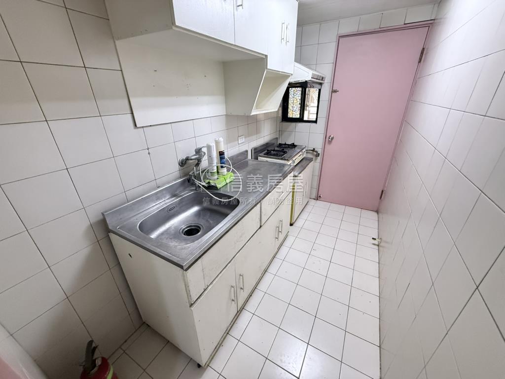 國泰東區朝南３房美寓房屋室內格局與周邊環境
