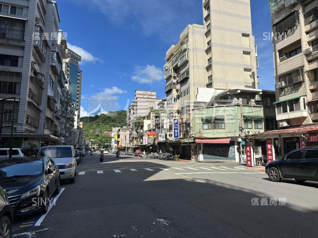 ★全新信義文華兩房車位★房屋室內格局與周邊環境