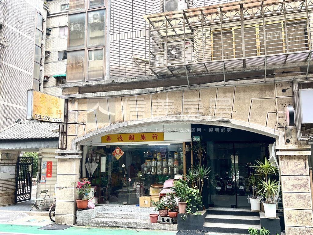 東區仁愛御府店面房屋室內格局與周邊環境