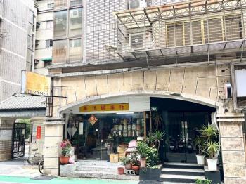 東區仁愛御府店面