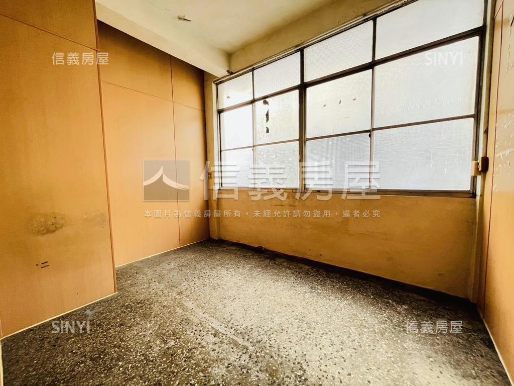 五甲稀有大地坪邊間透天房屋室內格局與周邊環境