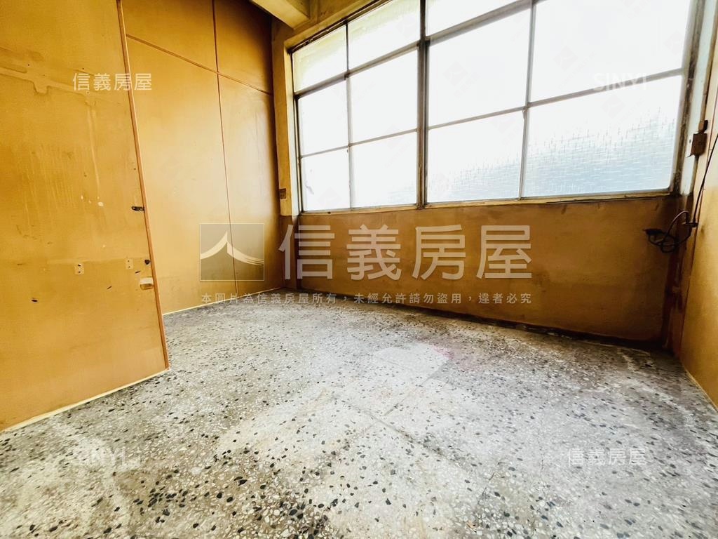 五甲稀有大地坪邊間透天房屋室內格局與周邊環境