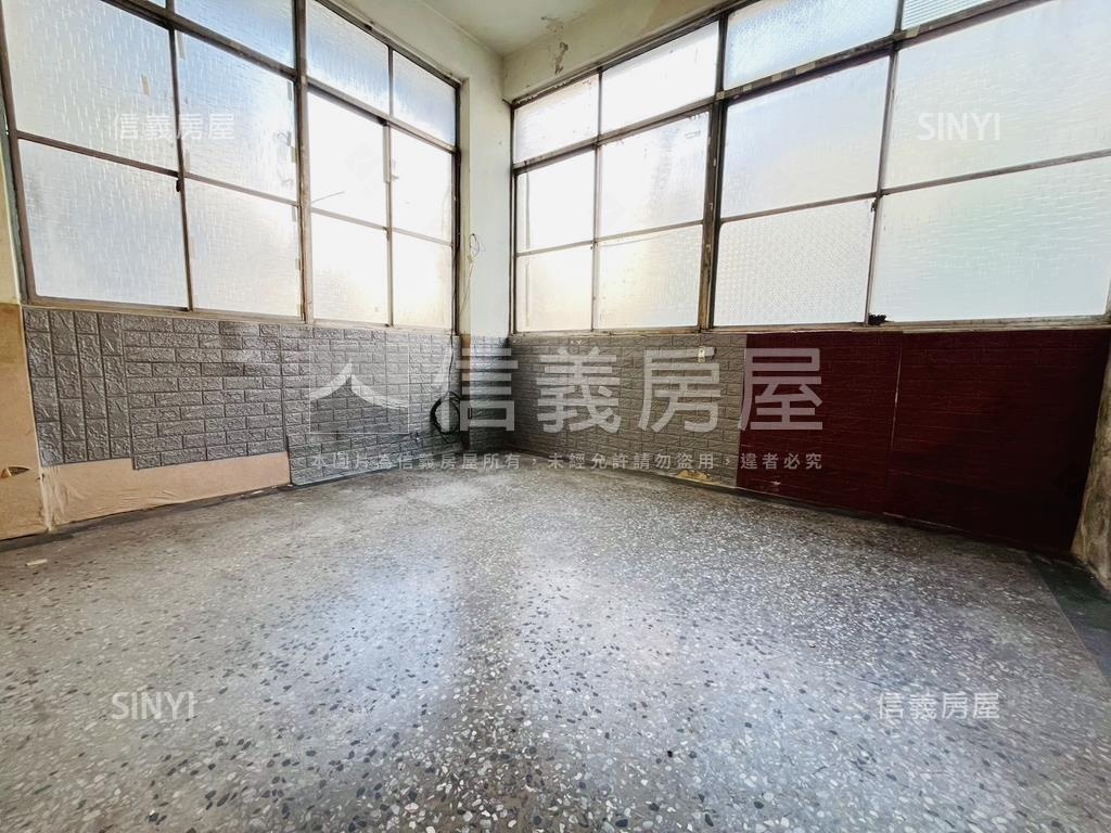 五甲稀有大地坪邊間透天房屋室內格局與周邊環境