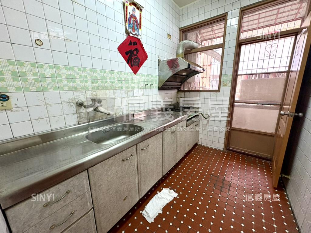 區公所中華路方正公寓三樓房屋室內格局與周邊環境