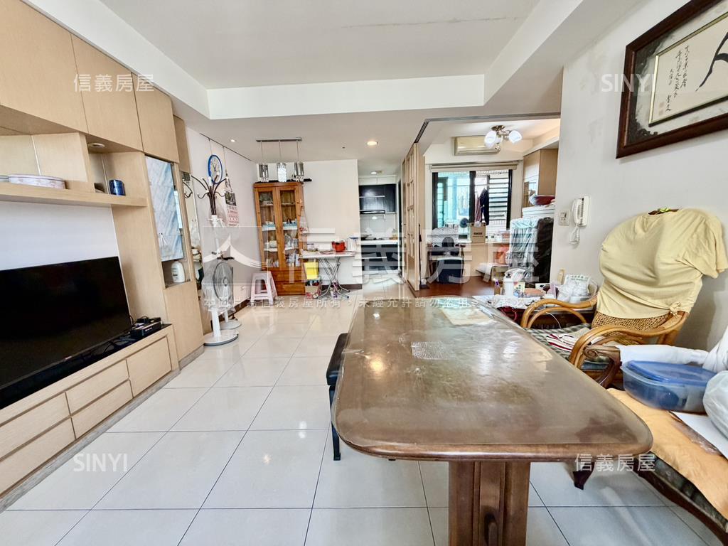 捷運黃線水世紀四房平車房屋室內格局與周邊環境