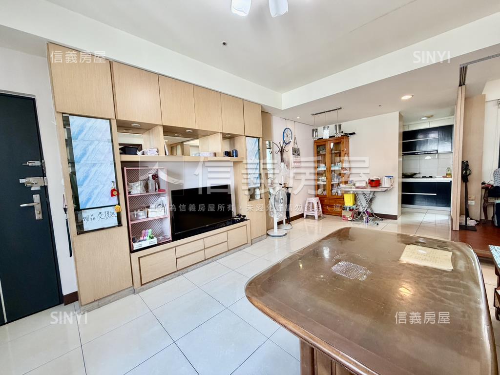 捷運黃線水世紀四房平車房屋室內格局與周邊環境