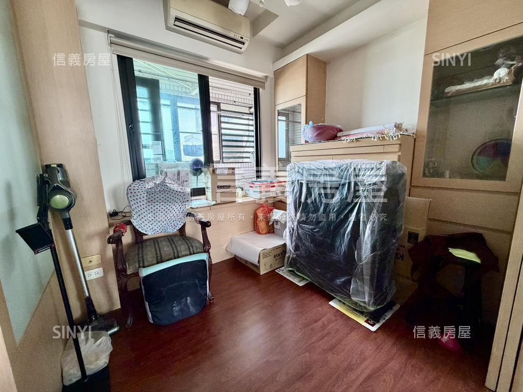 捷運黃線水世紀四房平車房屋室內格局與周邊環境