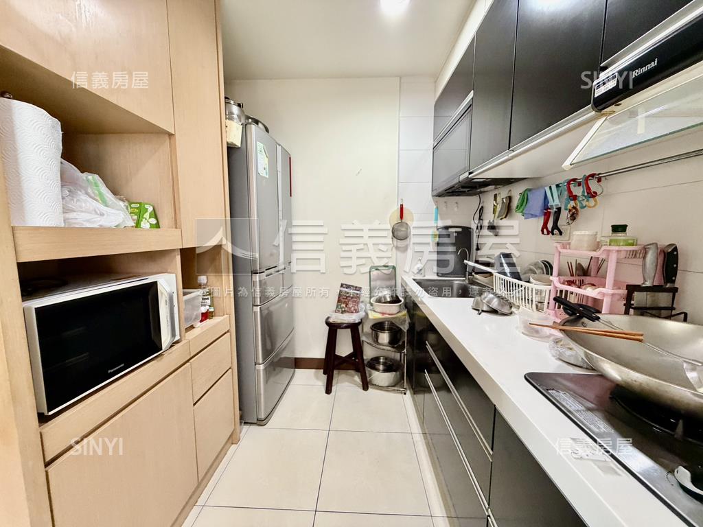 捷運黃線水世紀四房平車房屋室內格局與周邊環境