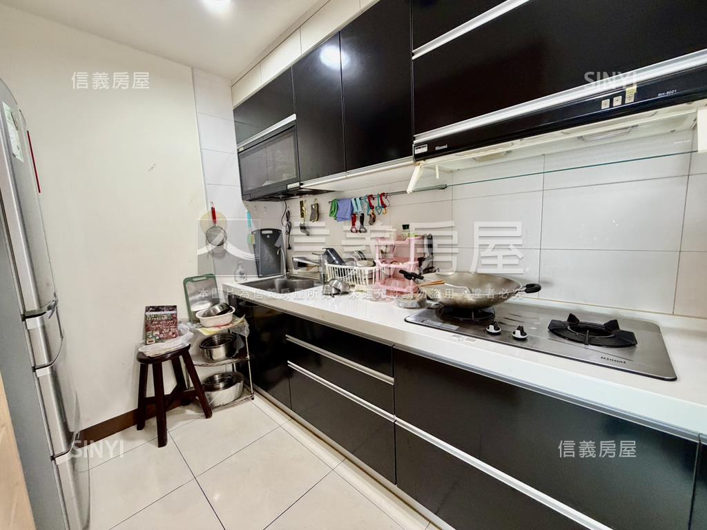 捷運黃線水世紀四房平車房屋室內格局與周邊環境