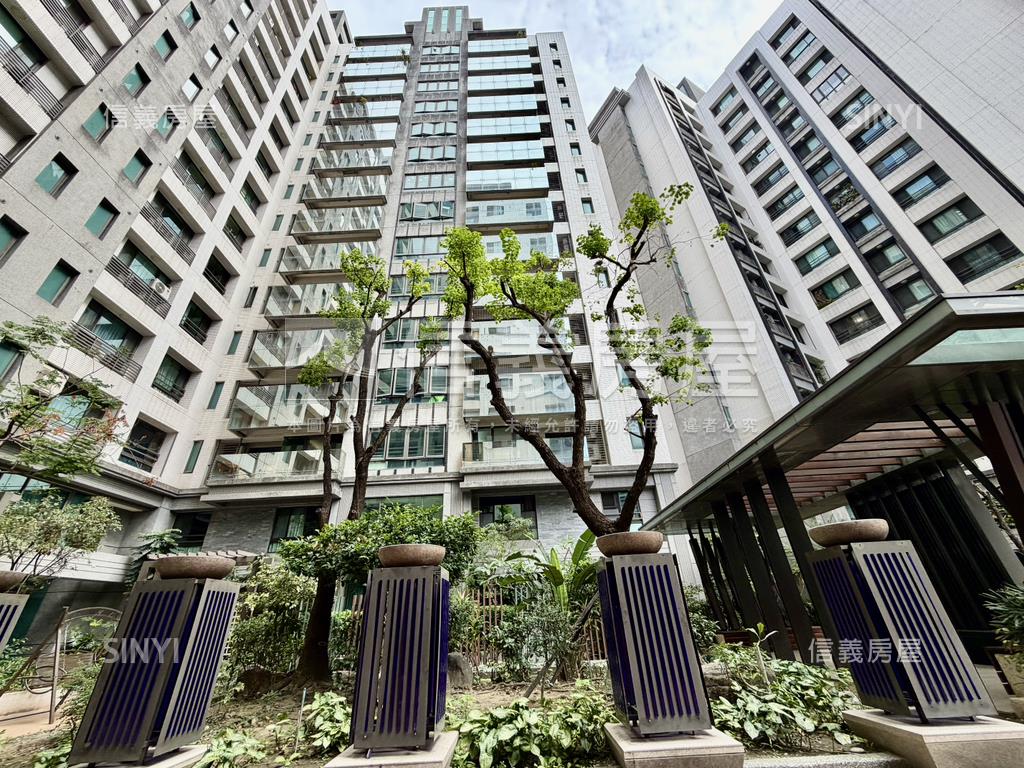 捷運黃線水世紀四房平車房屋室內格局與周邊環境