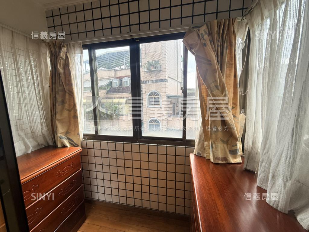 松石閣山間小花園房屋室內格局與周邊環境