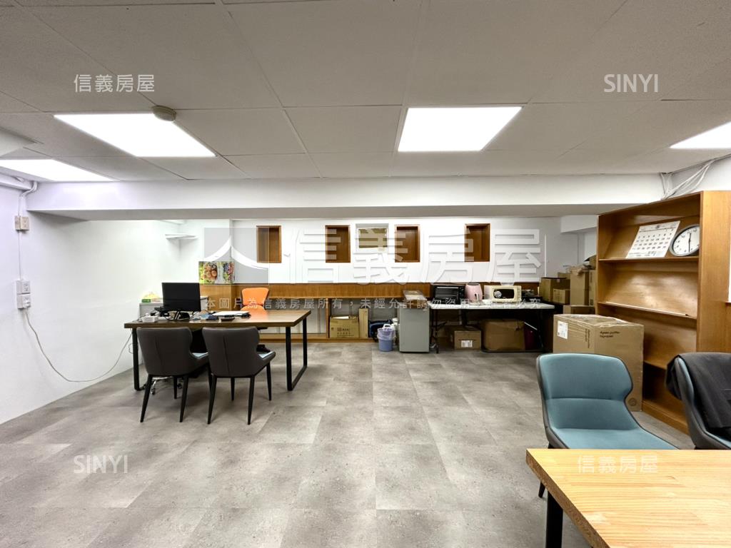 文心路近捷運｜大面寬樓店房屋室內格局與周邊環境